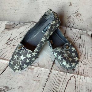 Mad Paw Women's Size 9 Canvas Shoes Blue Stars Slip On flats